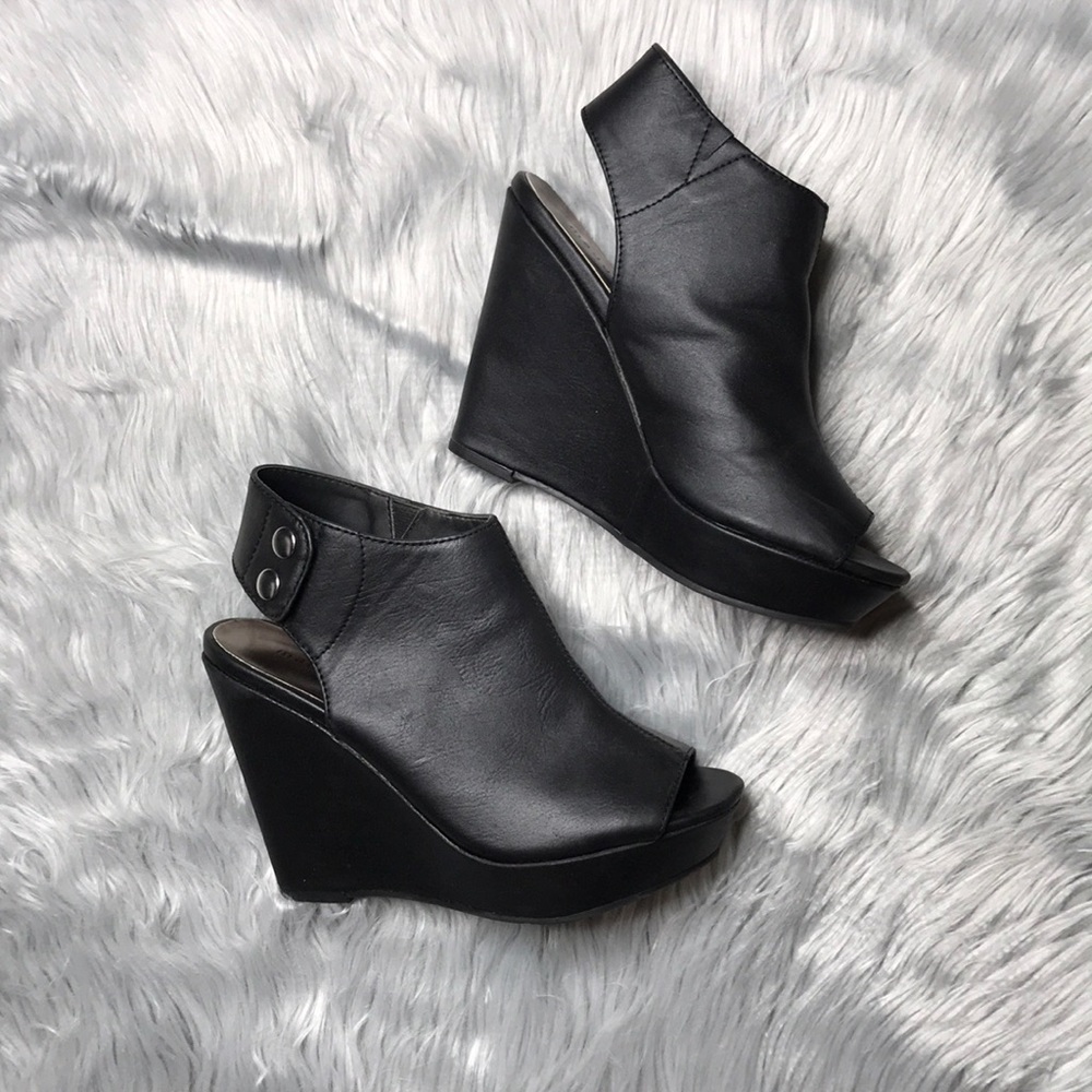 [MADDEN GIRL] Black leather wedges